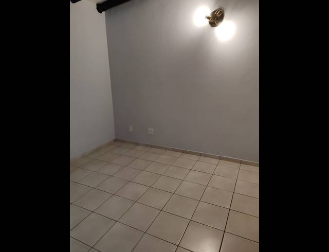 1 bed property to rent in GLEN MARAIS
